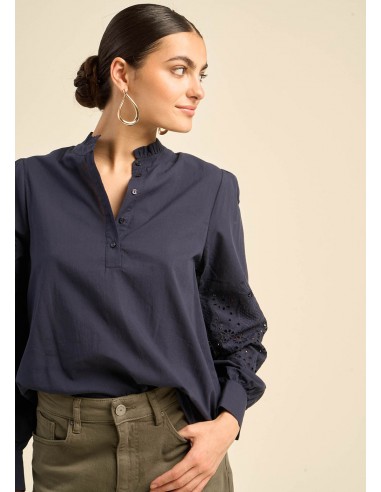 Blouse avec détails brodés Dans la société mordern