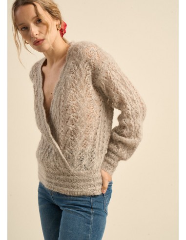 Pull cache-coeur en maille fantaisie en stock